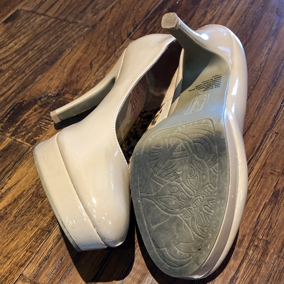 Unlisted by Kenneth Cole Nude Shiny Patent Leather Heels - Picture 9 of 9